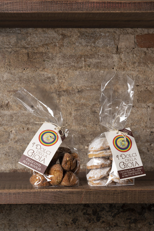 PIZZICOTTI ALLA ROVEJA -CIOTTOLINI AL FARRO CON MARMELLATA AI FRUTTI DI BOSCO